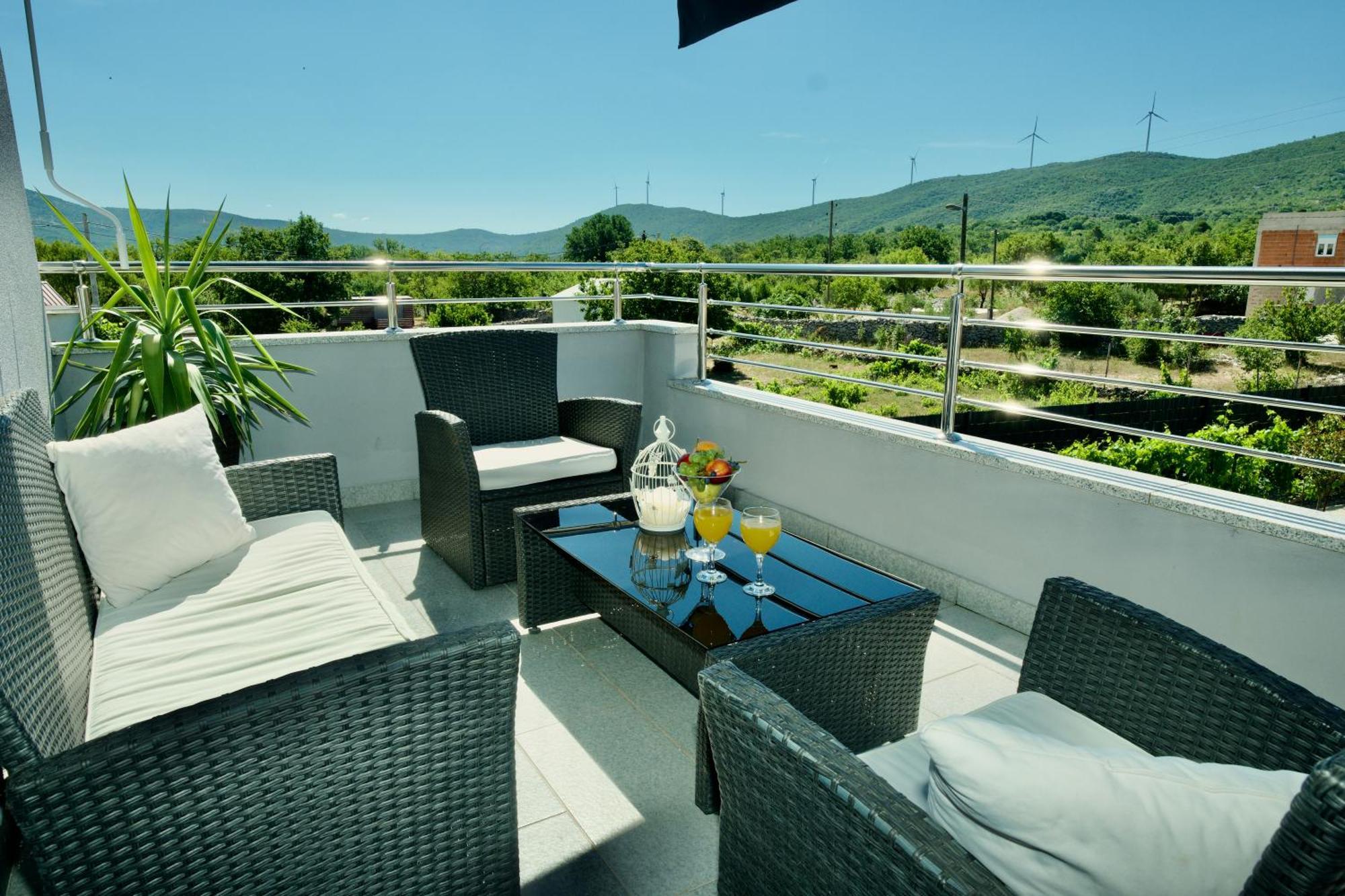 Apartment Lana Bristivica Экстерьер фото