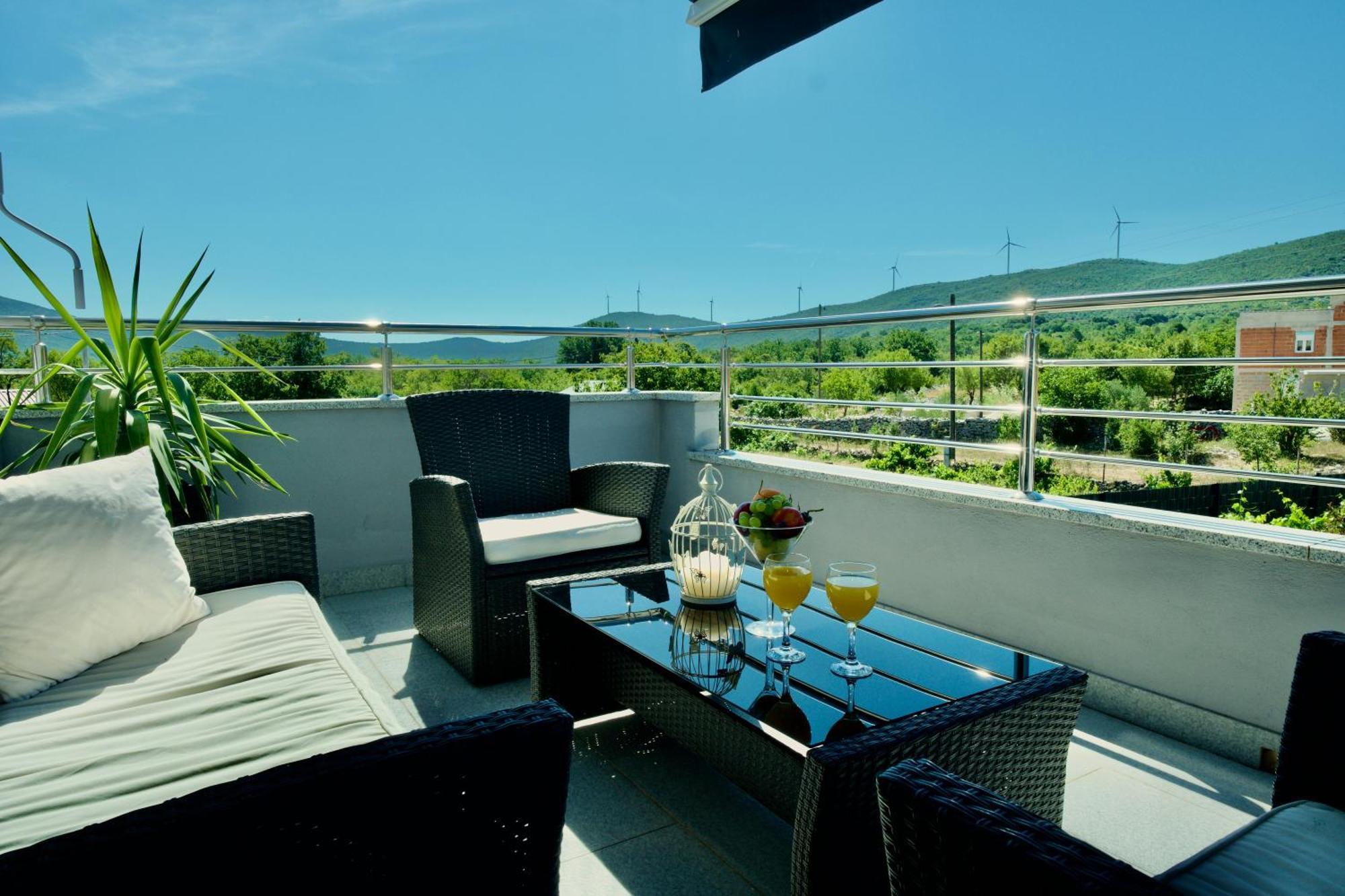 Apartment Lana Bristivica Экстерьер фото