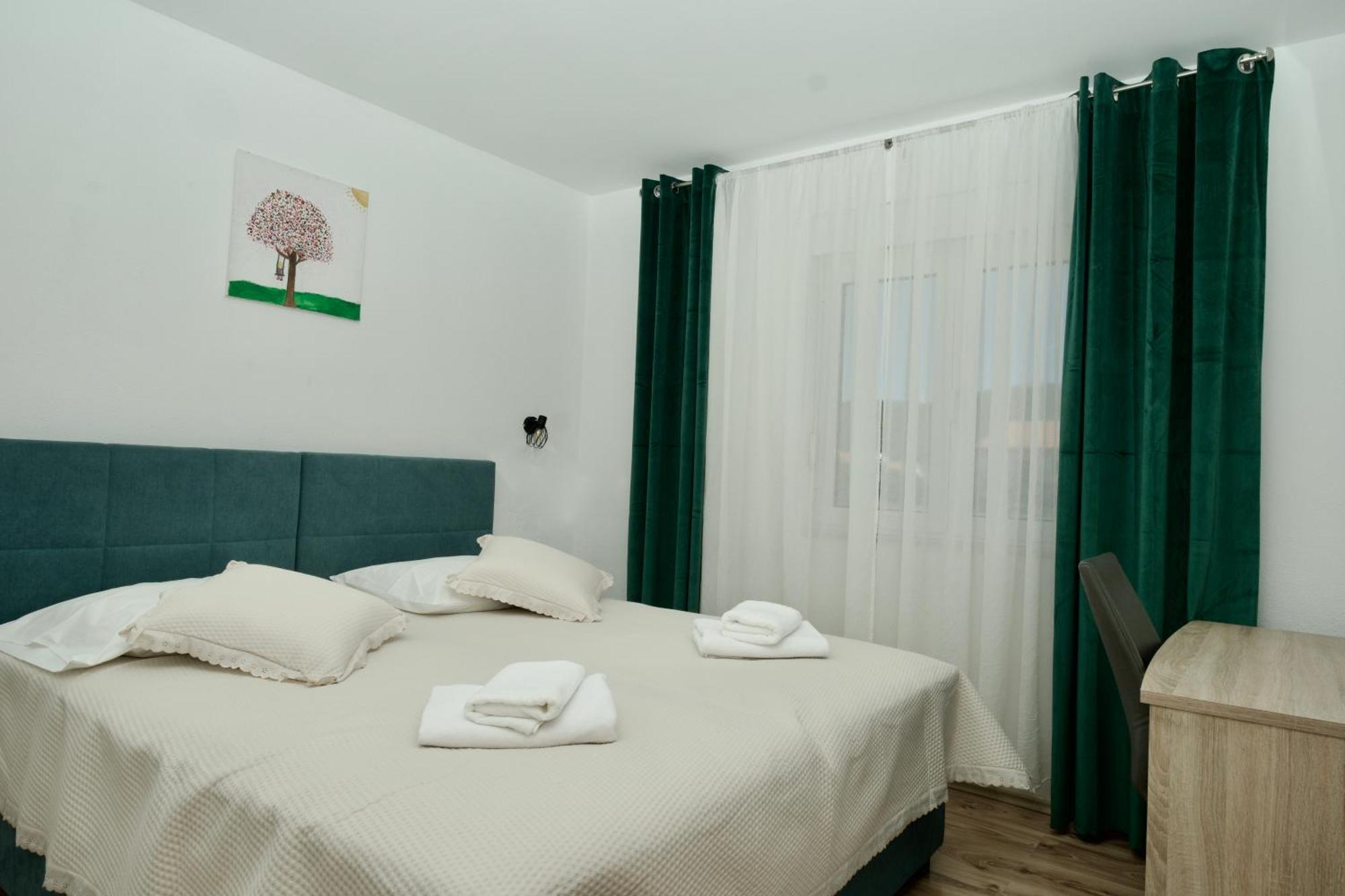 Apartment Lana Bristivica Экстерьер фото