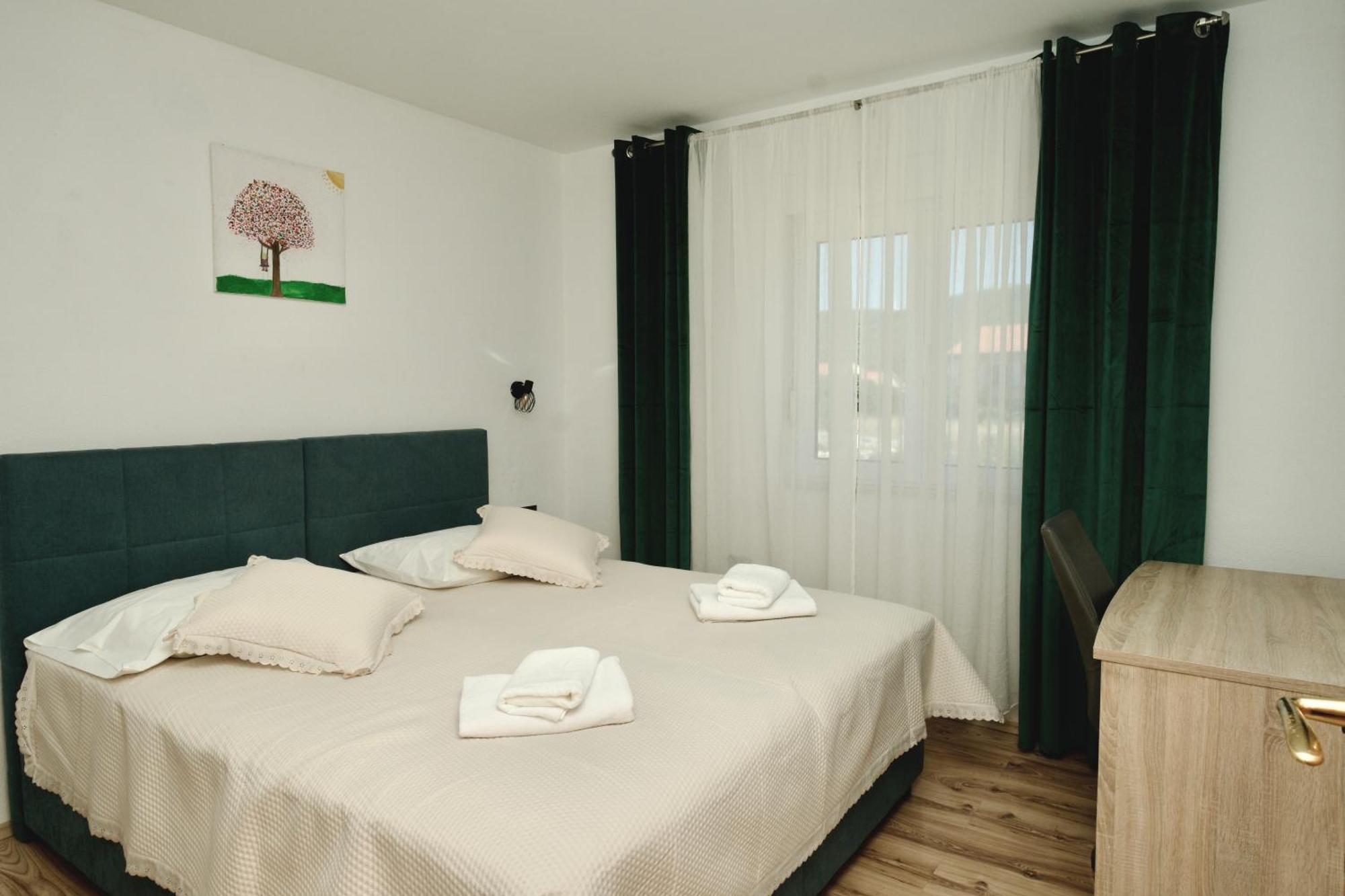 Apartment Lana Bristivica Экстерьер фото